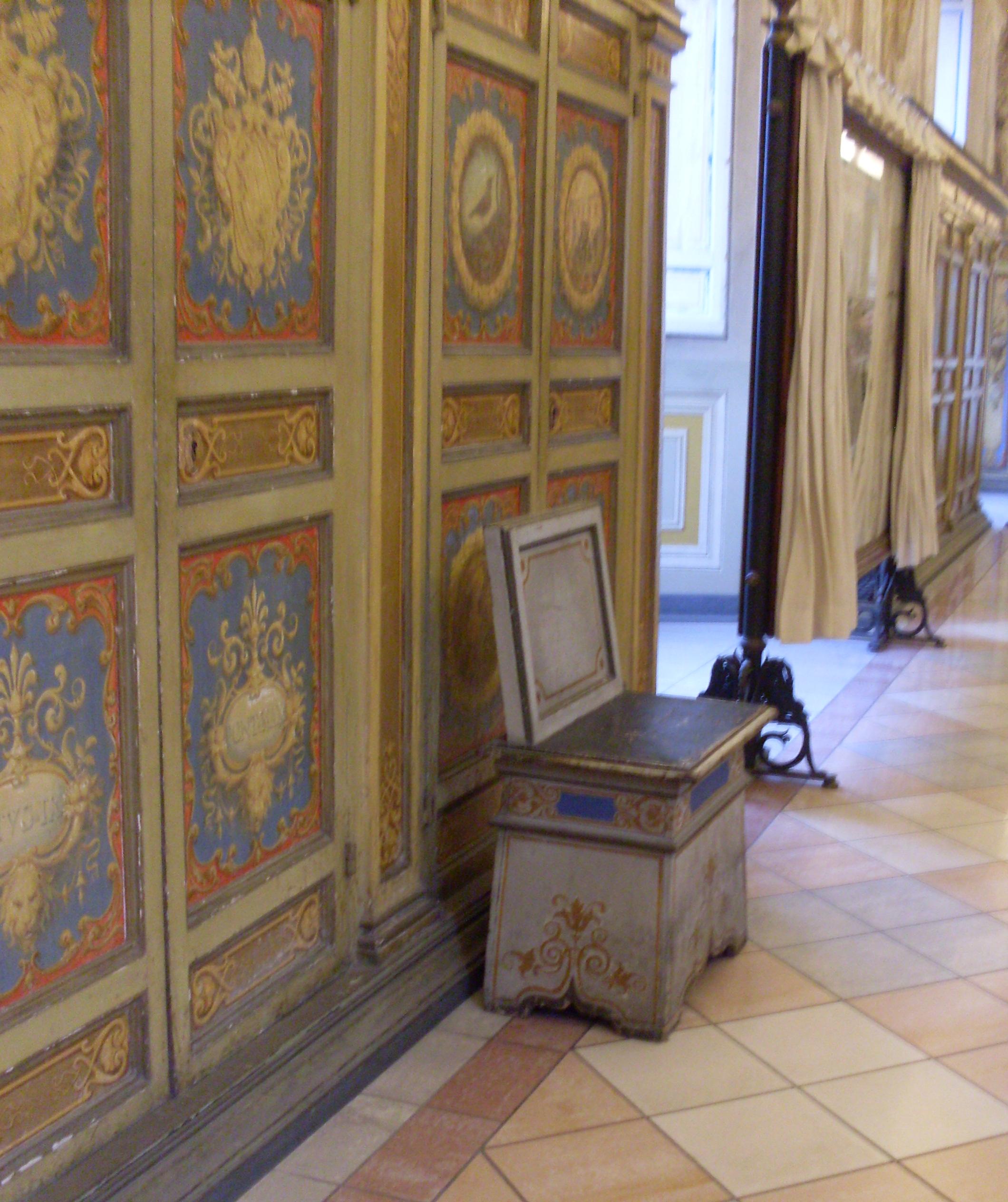 Uma Cadeira no Museu do Vaticano